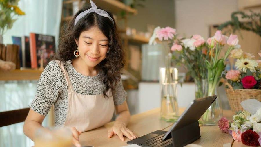 What Business Insurance Do I Need As a Sole Trader: Essential Guide